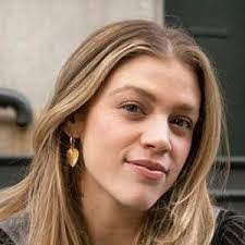 Anna Barringer's Instagram, Twitter & Facebook
