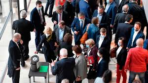 Im bundestag wird heute über die gesetzesnovelle des infektionsschutzgesetz abgestimmt. Zustimmung In Bundestag Und Bundesrat Infektionsschutzgesetz Beschlossen Tagesschau De
