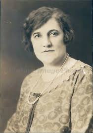 1927 Photo Mrs CZ HAAG Flora Stone Mather Beautiful Woman Smiling Face