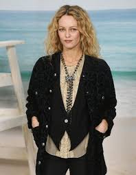 Check spelling or type a new query. Vanessa Paradis Sur Son Couple Avec Samuel Benchetrit Je N Ai Ni A Cacher Mon Amour Ni A Le Partager Avec Tout Le Monde Elle