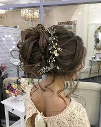 Messy Bridal Hair Updo With Hair Accessories Hair Styles Messy Bridal Hair Bride Hairstyles