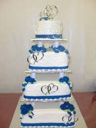 For delicious dipping chocolate, use chocoley bada bing wedding cake serving set with royal blue glitter added to the handles and rhinestone ribbon added to the neck of the knife and server. Royal Blue And White Wedding Cake Green Wedding Cake Wedding Cake Table Pretty Wedding Cakes