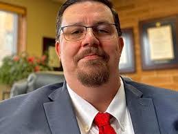 Terry Ringer's Instagram, Twitter & Facebook