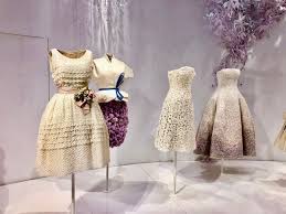 Коллекция детали backstage первый ряд. Dior Prorogata La Mostra 2019 Al V A Museum Di Londra