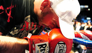 Heykeli şam'a benzetemeyen vatandaşlar ve sosyal medya kullanıcıları, eserin o noktadan kaldırılmasını istiyor. Kelly Pavlik Ricky Hatton Mike Tyson Co