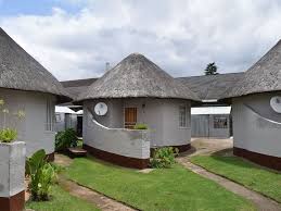 Image Result For Sheri S Lodge Backpackers Bungalow House Design Thatched House Dome House