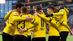 Borussia dortmund won 17 direct matches. European Round Up Bayern Dortmund Inflict Heavy Defeats Napoli Lose As Gattuso Makes Bow Eurosport