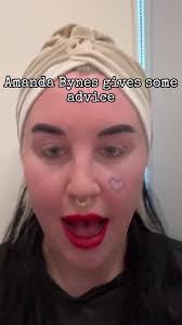 Amanda Putt's Instagram, Twitter & Facebook