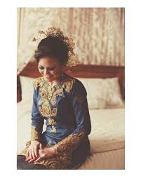 Cucuk sanggul penyemat rambut tradisional yang digunakan untuk mengemaskan rambut wanita dan membentuk sanggul di atas kepala mereka. 15 Cucuk Sanggul Ideas Malay Wedding Dress Malay Wedding Songket Pengantin