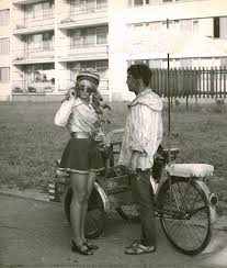 Naďa urbánková (vlastním jménem naděžda balabánová) je česká zpěvačka a herečka původem z nové paky. Nada Urbankova