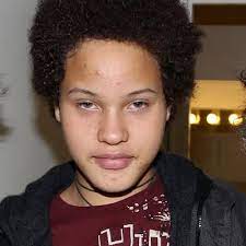 He is one of the six children of de niro who also has a twin brother named julian henry de niro. Aaron Kendrick De Niro Bio Age Height Single Nationality Body Measurement Career