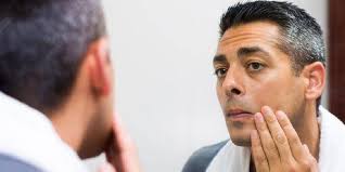علاج البقع السوداء الداكنة في الوجه عند الرجال بـ 6 طرق مضمونه