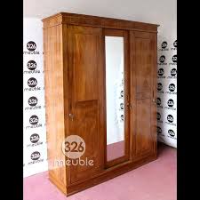 Lemari terbuat dari particleboard dan mdf finishing pvc vacum warna white gloss. Lemari 3 Pintu Sliding Model Rumah Minimalis 2020