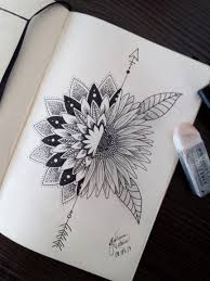 Muitas pessoas utilizam o pinterest para buscar referências de desenhos para as suas tatuagens, e é claro que os desenhos de maiores sucessos são em preto e branco e, geralmente, retratam flores. Girassol E Mandala Girassol Tattoo Tatuagem Tumblr Mandala Desenho Drawn Tatuagens De Girassol Mandala Art Desenho De Tatuagem De Mandala