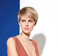 Tagli capelli con frangette dritte. Tagli Capelli 2019 Donne Corti Medi E Lunghi