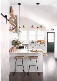 Schone Kuche Planen Tipps Weiss Und Rosegold Holzdeko Und Mobel Ideen Lampen Kuchen Design Schmale Kuche Kuche Planen Tipps