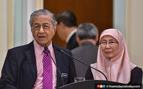 Suspek yang dituduh membuat tuntutan palsu berjumlah setengah juta ringgit dikatakan setiausaha sulit kepada seorang menteri di jabatan perdana menteri. Tugas Setiausaha Politik Bukan Agih Kontrak Kata Pm Free Malaysia Today Fmt