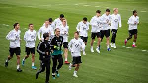 Dfb ˌdeːʔɛfˈbeː) is the successful governing body of football in germany. Deutschland Gegen Argentinien So Endete Das Dfb Testspiel Fussball