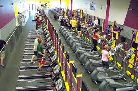 Watch This Planet Fitness Gym Member Do Curlswith Pizza