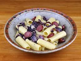 Nudeln Mit Kaminwurzen Und Radicchio Kaminwurzen Lebensmittel Essen Rezepte