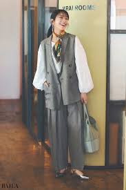 春の通勤スカーフコーデ5選】選び方や巻き方のコツ、教えます！｜＠BAILA