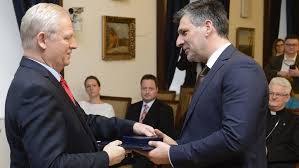 Kárász róbert két lány édesapja: Gyorsan Lezarta A Rendorseg A Nyomozast Ami Karasz Robert Alapitvanyat Vizsgalta 24 Hu