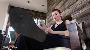 Should I walk around my house with such dirty soles - FULL - ALL4 GODDESS  VICTORIA - Femdom-blog