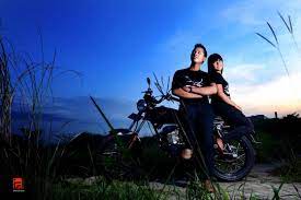 Zaman yang serba modern sekarang ini, banyak pasangan memilih konsep prewedding yang tak biasa. Koleksi Foto Prewedding Honda Cb Toprewed