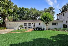 Residential For Sale In Tampa Florida T3235394 In 2020 Tampa Real Estate Waterfront Homes For Sale Florida Real Estate