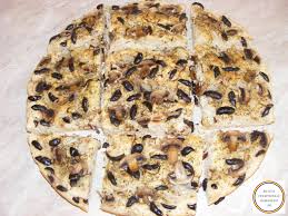 Cele mai gustoase bucate din bucătăria tradițională românească! Focaccia Cu Masline Si Ciuperci Rumanisches Essen Essen Rumanisch