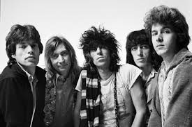 Les rolling stones ont sorti deux nouveaux clips pour les titres de 1968 jumpin' jack flash et sa face b, child. Mick Jagger And Keith Richards On Goats Head Soup And Lockdown Rolling Stone
