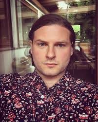 Ian hooper is a member of the mighty oaks whose first album howl went straight into the german top ten. Ian Hooper On Twitter My Younger Brother Choice Shirt From The Homies At Imperialmotion Https T Co Aiiwfbkzt5