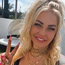 Laura Mapp (@lauralovesblondes) • Instagram photos and videos