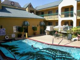 Guests arriving by vehicle have access to parking. Courtyard Poll 2 Picture Of Quality Inn Near Hollywood Walk Of Fame Los Angeles Tripadvisor