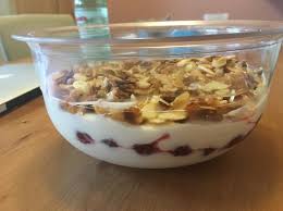 Englisches Dessert Mit Sauerkirschen Rezept Sauerkirschen Lebensmittel Essen Dessert Ideen