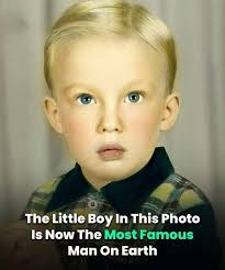 He's seen by all, but his name remains a mystery 😳 Check in the first  comment 👇