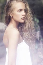 Photo of fashion model Ester Evans