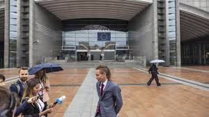 Po zahájení procesu se 13 lidmi, kteří ji napadali na internetu, se jejich počet ještě zvýšil. Pirat Bartos Vyrazil Do Bruselu Kvuli Nasemu Predsednictvi Eu Je Potreba Vedet Kdo Budou Nasi Partneri Rika Hospodarske Noviny Ihned Cz