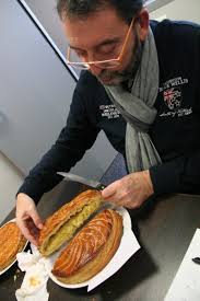 Couronne Nord Ouest On A Goute Pour Vous Les Galettes Des Rois Et On A Tranche