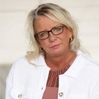 Jennifer Shockley's Instagram, Twitter & Facebook