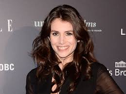 Louise monot est aux anges. Louise Monot La Biographie De Louise Monot Avec Voici Fr