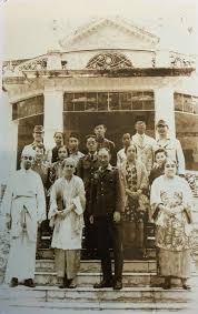 Maybe you would like to learn more about one of these? Malaya Under The Japanese Occupation Sultan Musa Ghiathuddin Riayat Shah Of Selangor And His Family With The Japanese Malaysia Culture Sejarah Malaysia Photo