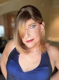 Kristy Snow's Instagram, Twitter & Facebook