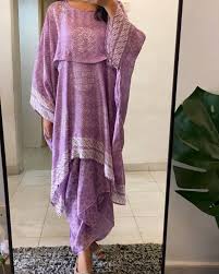 Semi sutra dress batik gamis dengan model kerah shanghai, kancing bungkus di dada, lengan panjang, sabuk di pinggang (bisa di lepas), kerut di pinggang belakang. Kaftan Batik Songket Semi Sutera Viscose Women S Fashion Clothes Others On Carousell