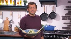 Recette Choux De Bruxelles A La Carbonara En Video Petits Plats En Equilibre Tf1 Petits Plats En Equilibre Petits Plats Plat