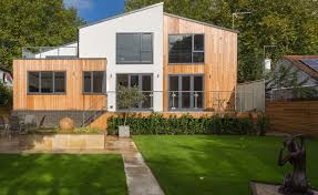 Maison Bois Contemporaine Et Parement De Socle En Briques Pour Zone Inondable A Londres Construire Tendance Architecture Design House Design Architecture