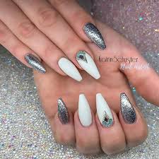Las uñas son parte de tu look y siempre tienen que lucir increíbles. 23 Disenos De Unas Blancas Siempre A La Moda Blog De Mujeres
