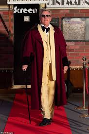 This is the heavy, heavy monster sound! Suggs Puts On A Typically Eccentric Display At Madness Docuseries Screening In London Aktuelle Boulevard Nachrichten Und Fotogalerien Zu Stars Sternchen