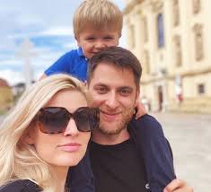 Ona ale podle časopisu story přesto zůstává nohama na zemi. Svatebni Saty A Tajemny Snimek Snad Se Vztah Nikol Stibrove A Petra Leitgeba Brzy Dostane Na Novou Uroven Zivot