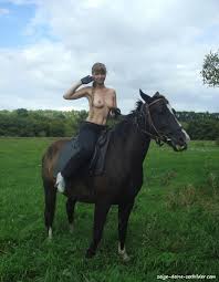 Kerstin nackt mit Pferd - Zeige deine Sex Bilder